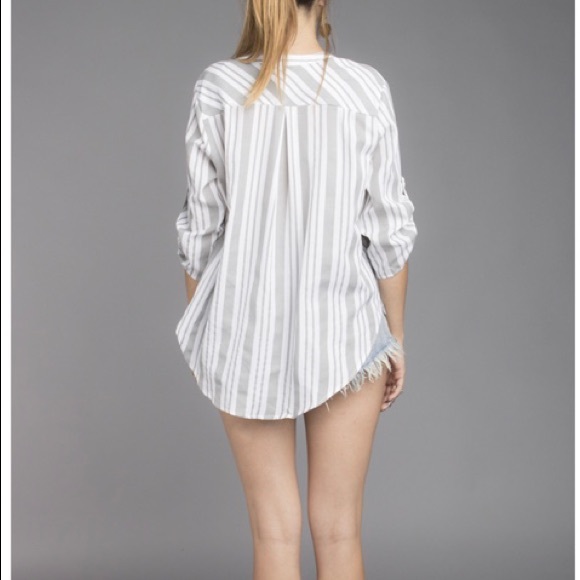 Loose Fit Stripped Blouse - Picture 2 of 4